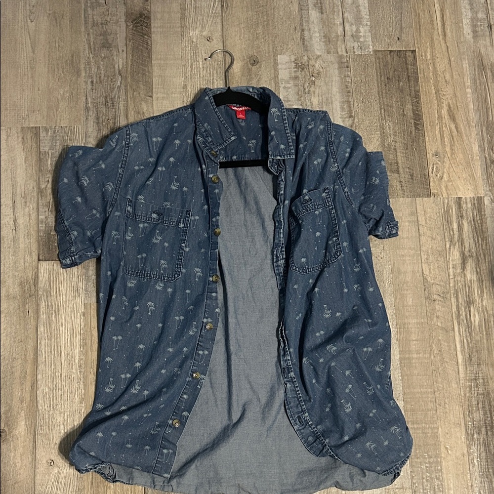 UNIONBAY Blue Short-Sleeve Denim Button-Up with Palm Print